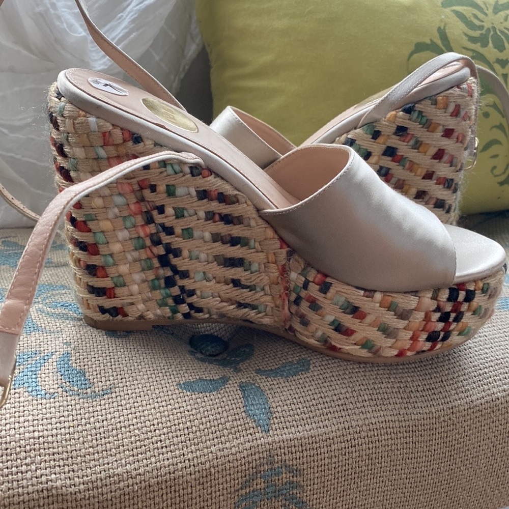 silky and woven platform shoe, size 7